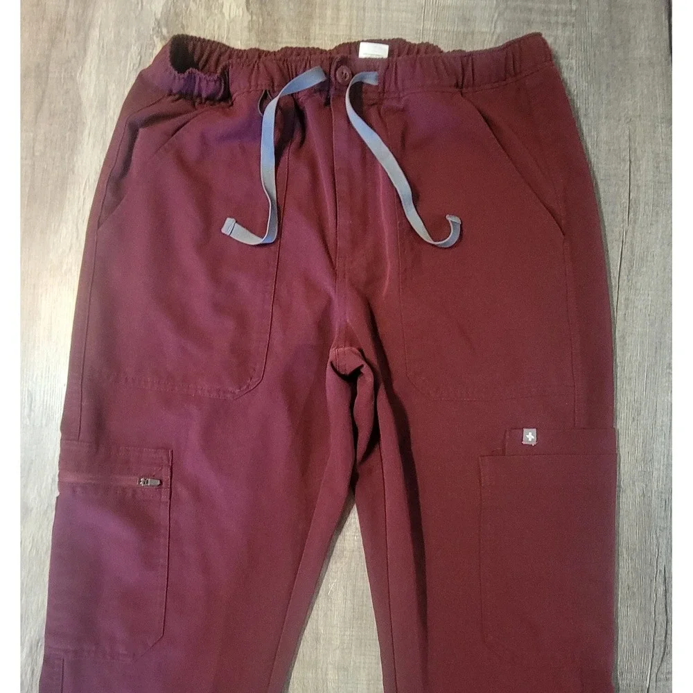 Figs Technical Collection Burgundy Scrub Cargo Pants TM3001 Mens Small